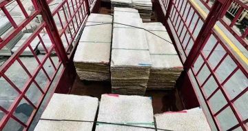 荆门 黄金麻花岗岩荔枝面，光面毛板装车完成