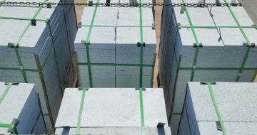 荆门 芝麻白花岗岩5公分地铺石 花岗岩厂家工厂装车日常