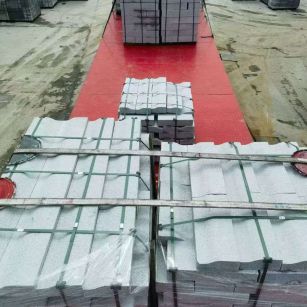 荆门 芝麻白仿形加直形路沿石出货日常