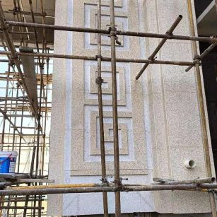 荆门 黄金麻花岗岩别墅外墙干挂回纹造型效果