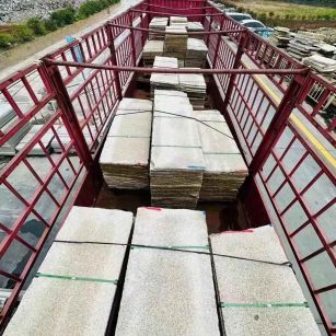 荆门 黄金麻花岗岩荔枝面，光面毛板装车完成