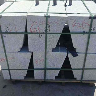 荆门 芝麻白异形坐凳，石凳