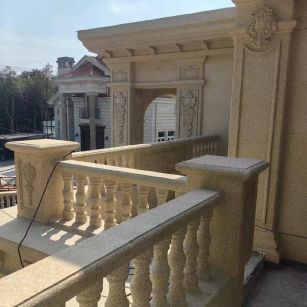 荆门 黄金麻别墅外墙干挂雕花配合阳台栏杆花瓶柱