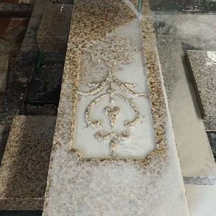 荆门 黄金麻花岗岩异形加工雕刻栏杆大柱