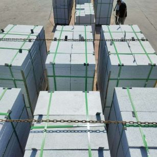 荆门 芝麻白花岗岩5公分地铺石 花岗岩厂家工厂装车日常