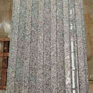 荆门 芝麻白花岗岩荔枝面雕刻盲道，盲条