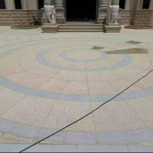 荆门 黄金麻芝麻灰花岗岩石材地铺拼接效果