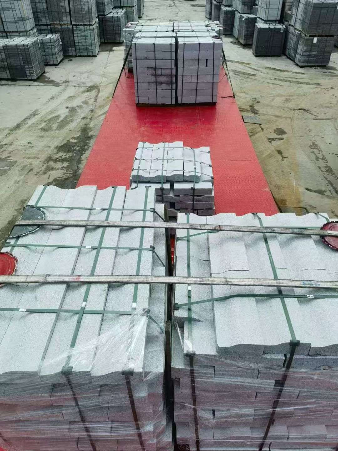 荆门 芝麻白仿形加直形路沿石出货日常