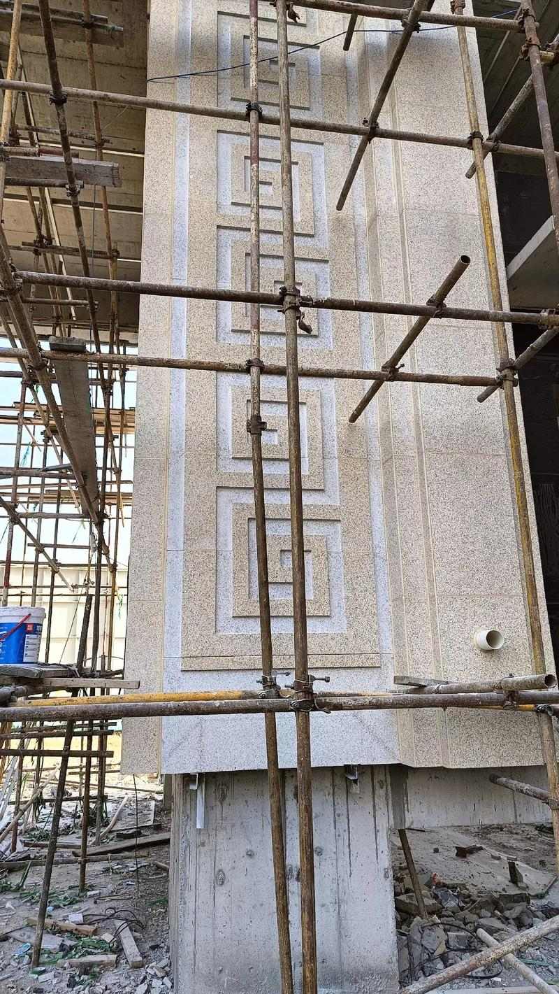 荆门 黄金麻花岗岩别墅外墙干挂回纹造型效果