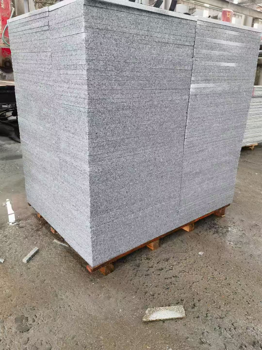 荆门 芝麻白火烧面1.8厚300*600地铺石，尺寸标准，厚薄均匀