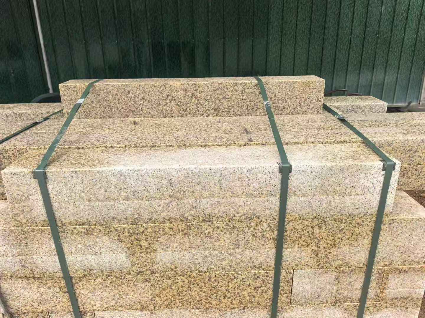 荆门 黄金麻花岗岩石材机切面栏杆料半成品