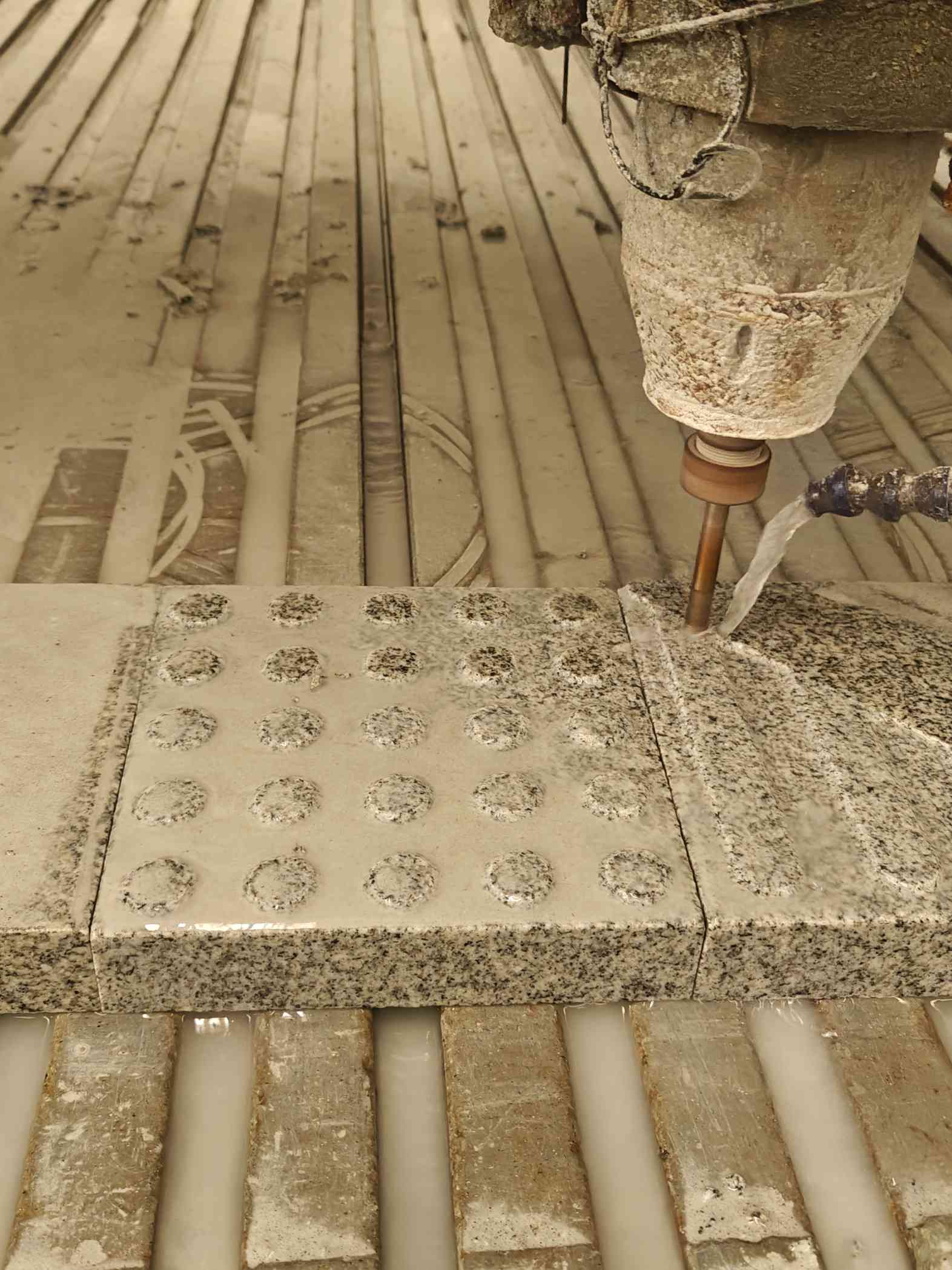 荆门 芝麻白花岗岩石材盲人石、盲道石、盲点石