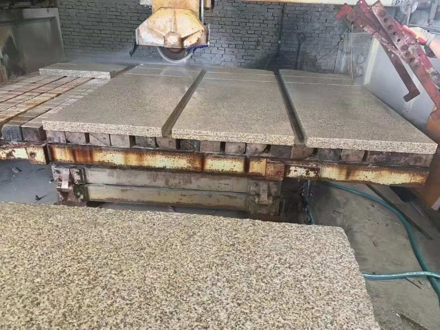 荆门 黄金麻荔枝面成品板加工