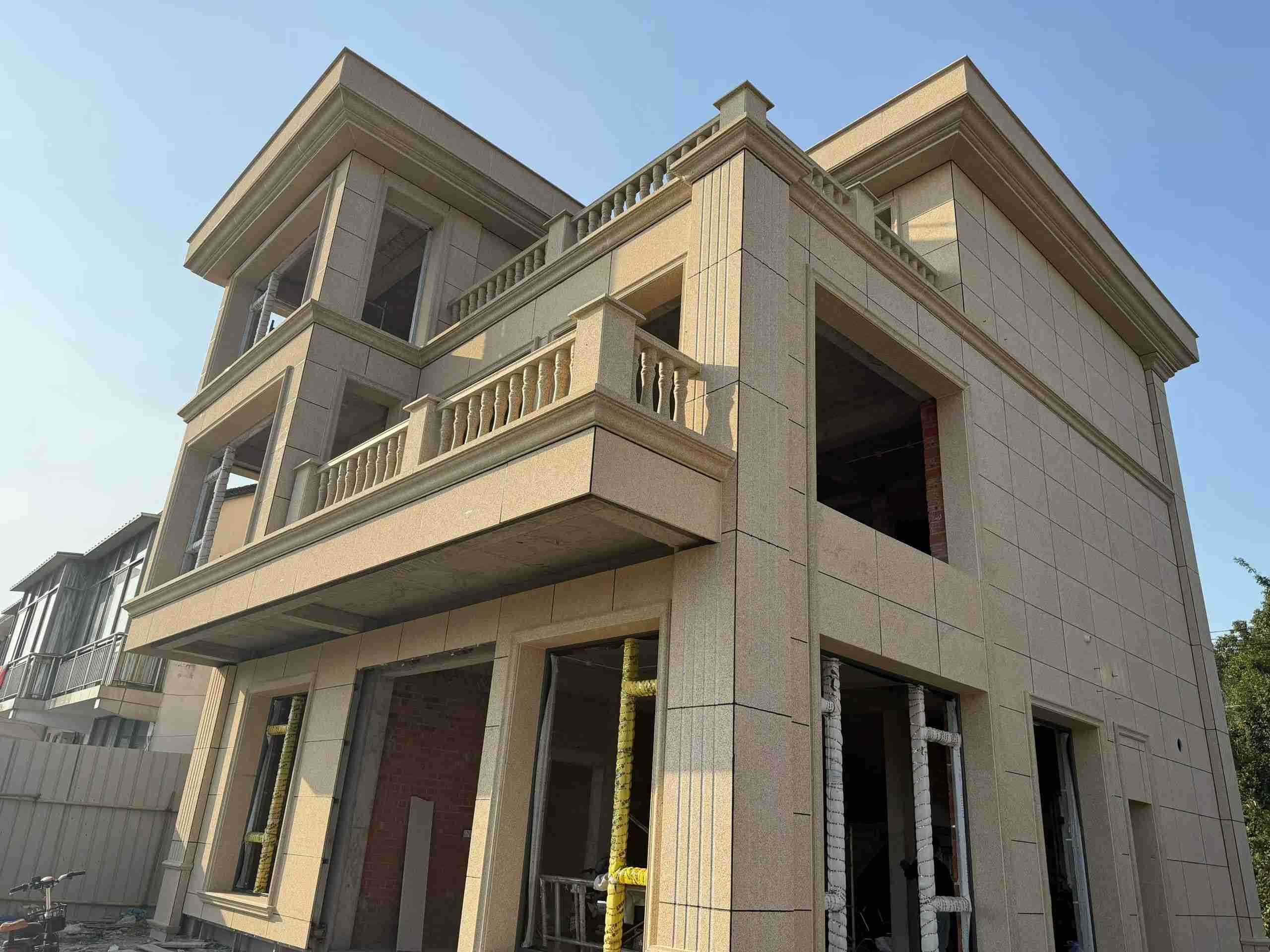 荆门 黄金麻花岗岩石材荔枝面外墙干挂效果展示