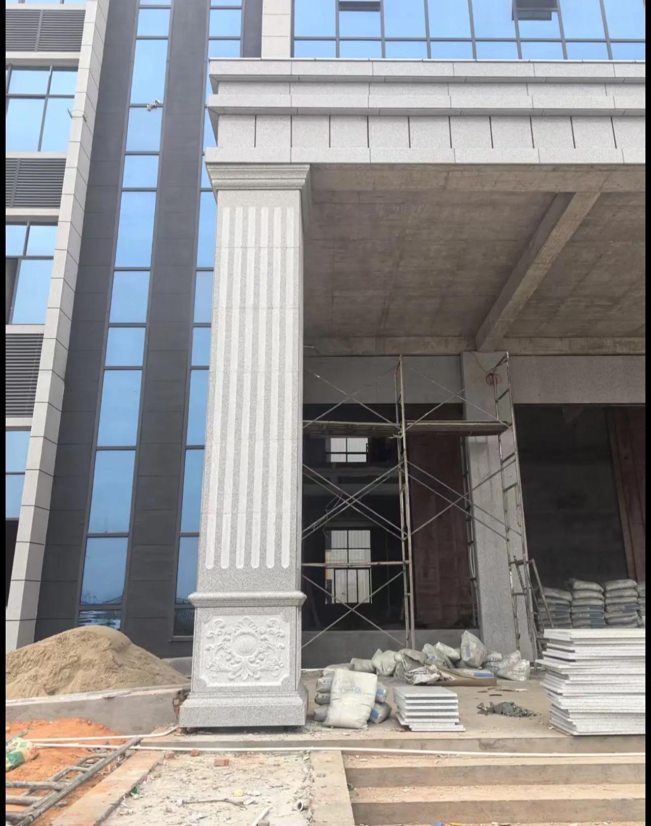 荆门 芝麻白光面花岗岩门楼大柱（罗马柱）配雕花底座