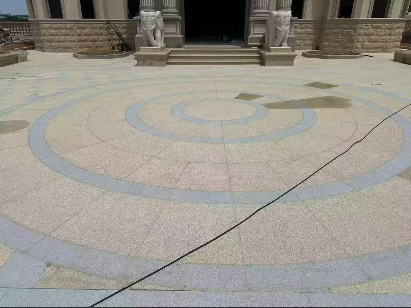 荆门 黄金麻芝麻灰花岗岩石材地铺拼接效果