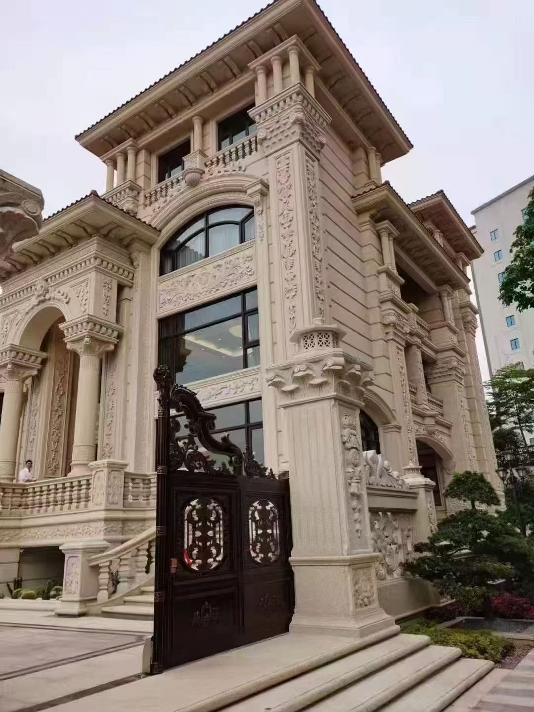 荆门 黄金麻花岗岩别墅外墙干挂效果展示