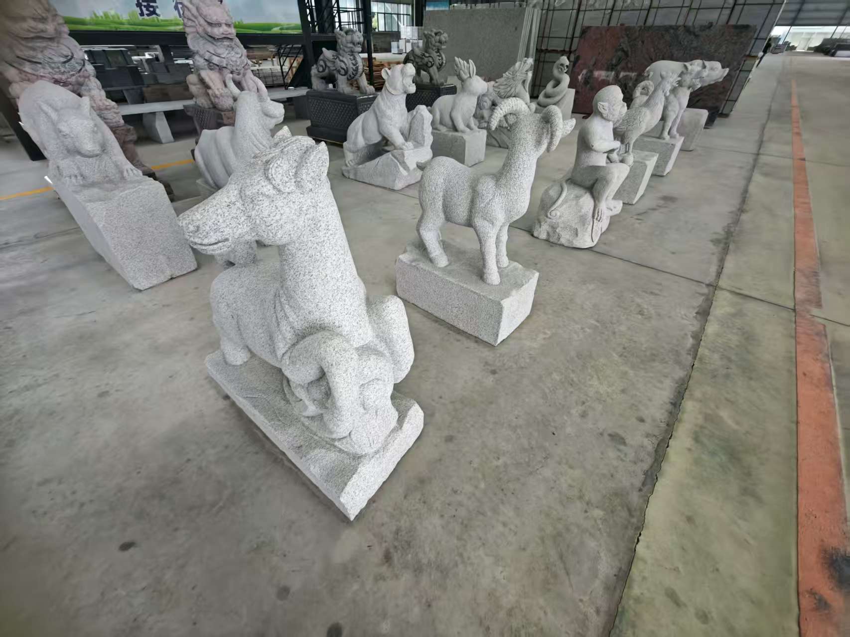 荆门 芝麻白花岗岩造型立体雕刻——十二生肖