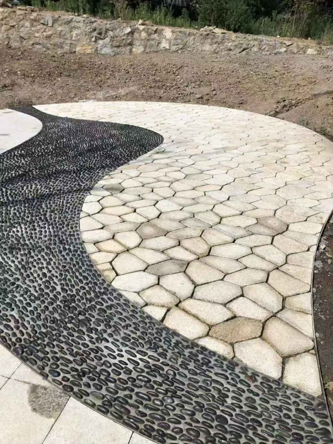 荆门 黄金麻冰裂纹地铺石工地铺装案例