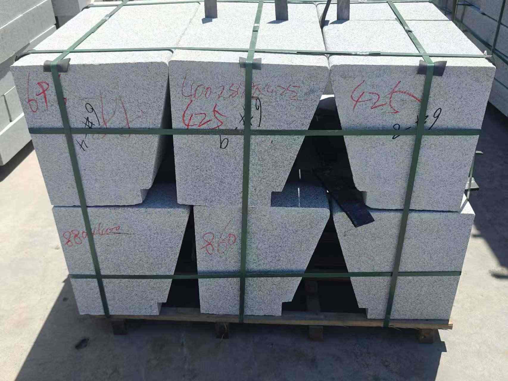 荆门 芝麻白异形坐凳，石凳