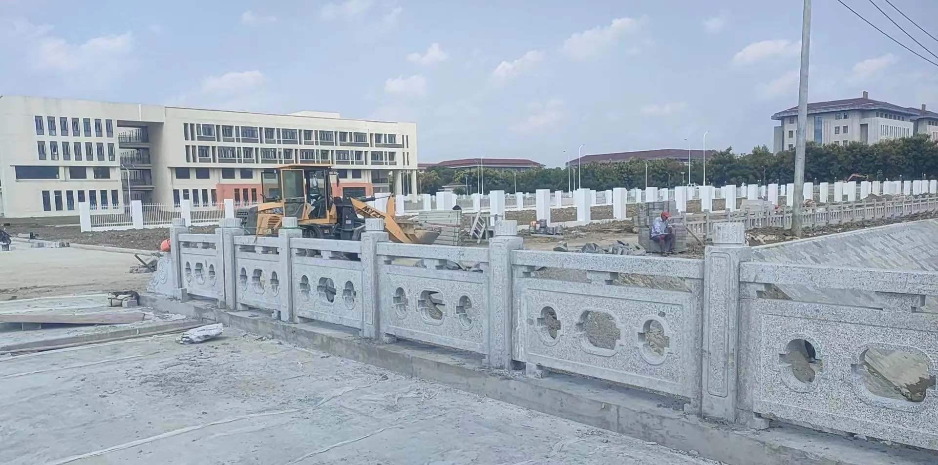 荆门 白麻花岗岩荔枝面河道栏杆