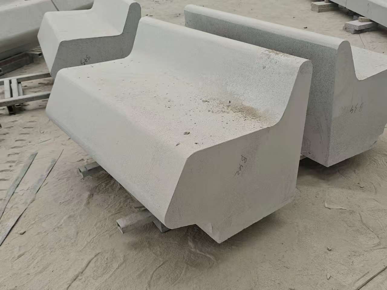 荆门 芝麻白花岗岩异形坐凳，石凳