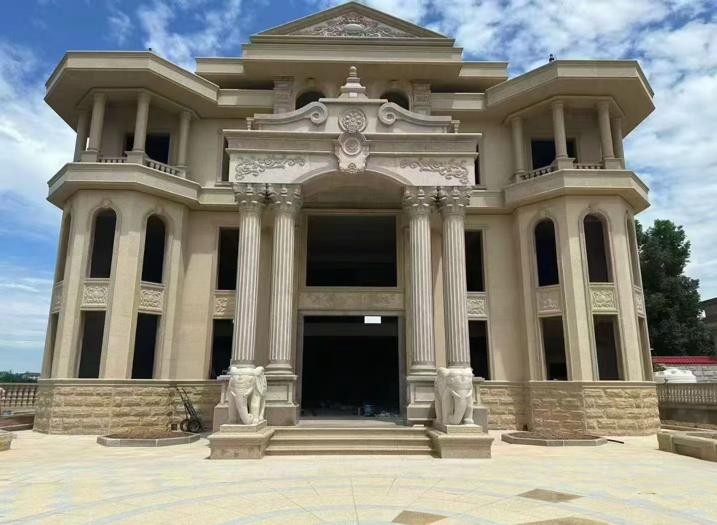 荆门 黄金麻别墅外墙干挂，大柱，大象，蘑菇石，雕花板