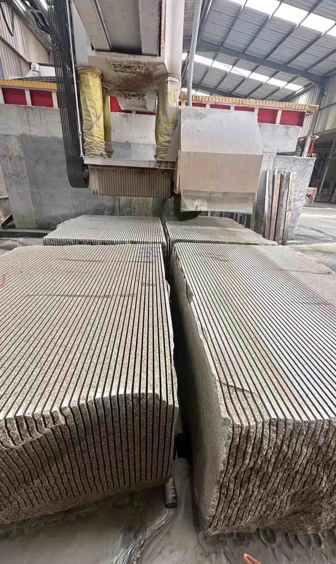 荆门 车间生产日常，黄金麻白麻花岗岩