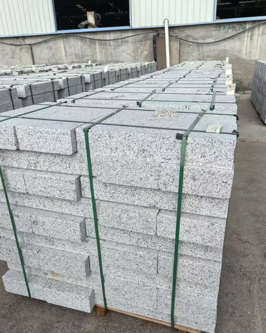 荆门 白麻花岗岩路沿石，弧形路沿石，道牙石，马路牙子，界石，路缘石，平沿石，直岩石，平缘石等